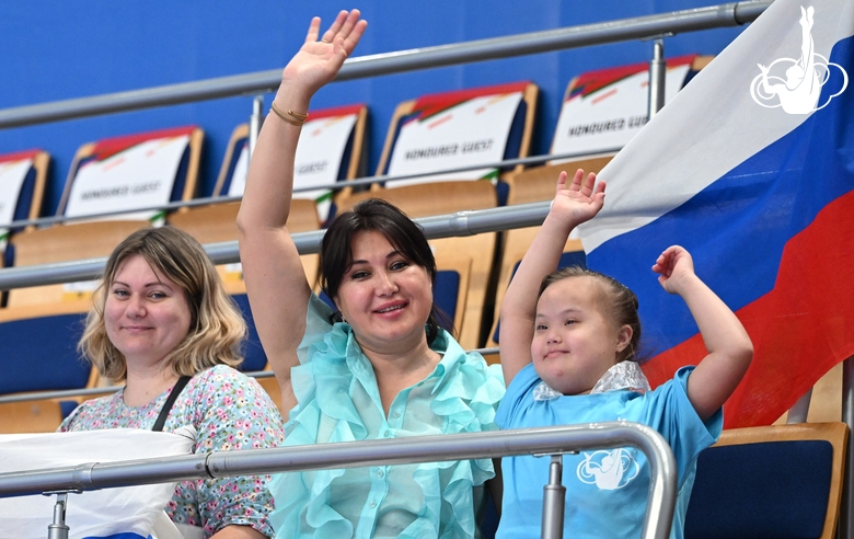 Children with special needs from Kazan support the International Sky Grace Rhythmic Gymnastics Clubs Association team