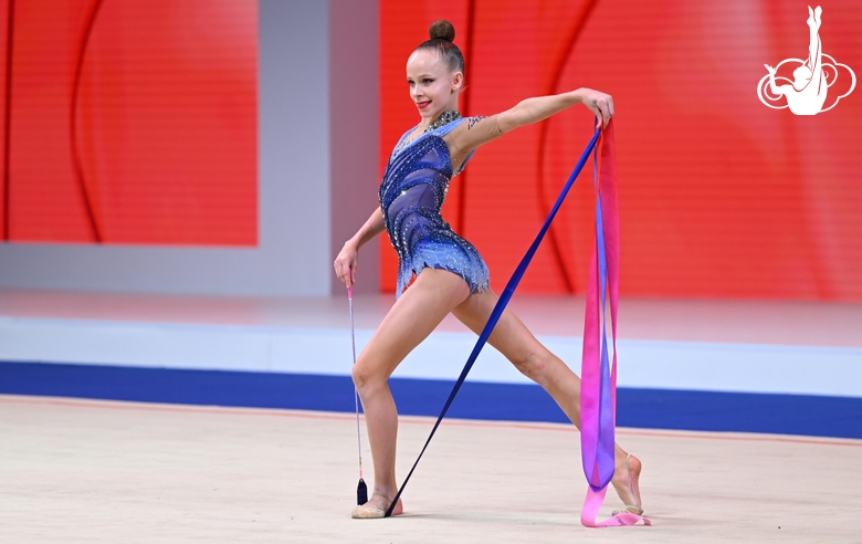 Vera Konopatskaya during the ribbon exercise