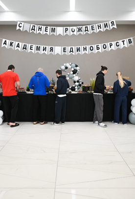 Повара приготовили для спортсменов десерты в честь дня рождения Академии единоборств