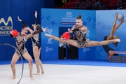 Национальная команда Российской Федерации во время упражнения с обручами и мячами