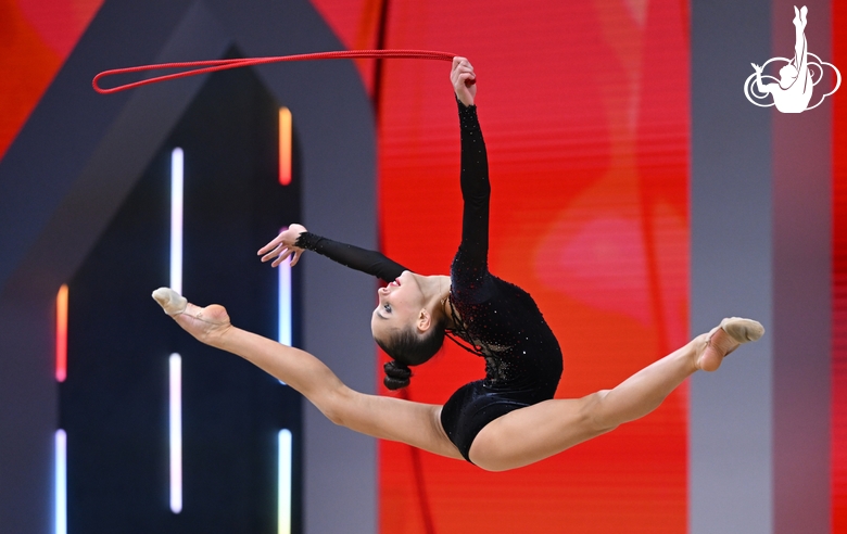 Mariia Borisova during the rope exercise