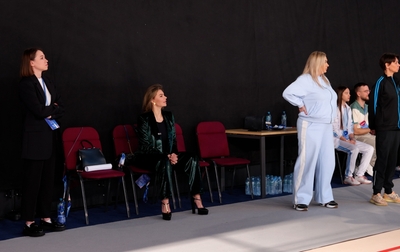 Alina Kabaeva motivates Karolina Tarasova before the performance on the closing day of the competition in Moscow