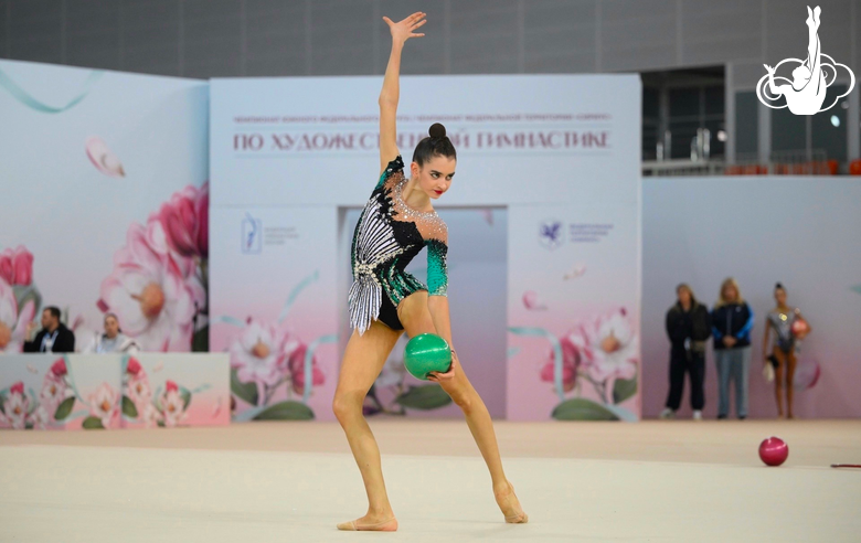 Anna Vakulenko during exercise with ball