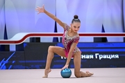 София Ильтерякова во время выполнения упражнения с обручем на всероссийском турнире «Кубок "Небесная грация"»