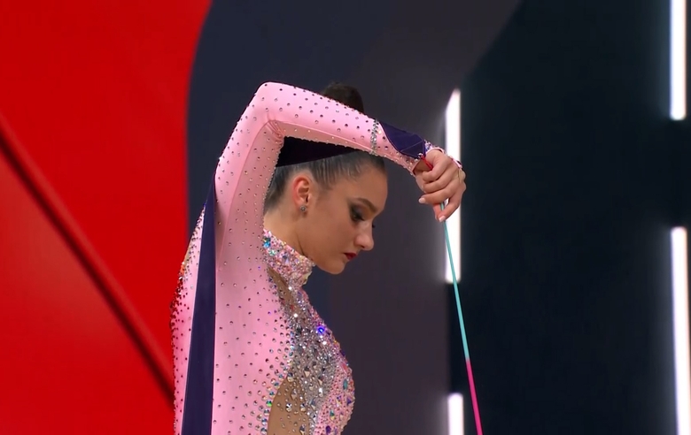 Alina Harnasko's performance with ribbon at the Beijing tournament