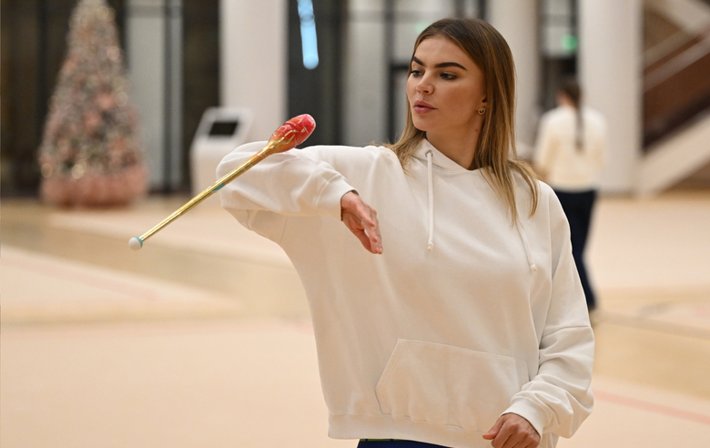 17 декабря 2025 года. Олимпийская чемпионка Алина Кабаева во время тренировки в Академии