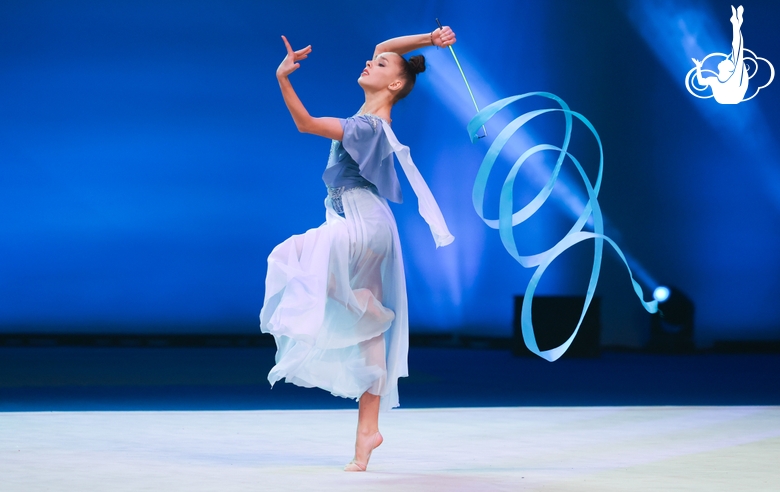 Mariia Borisova in the Earth — Love’s Homeland routine