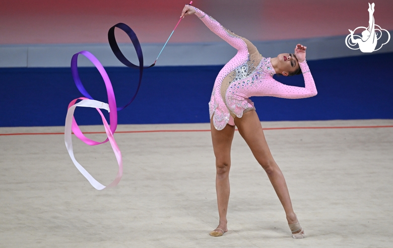 Alina Harnasko during the ribbon exercise