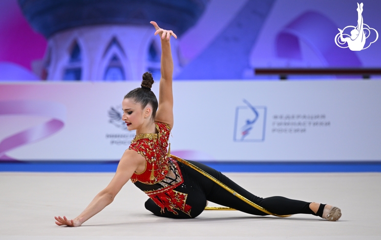 Milena Schenyatskaya during her hoop routine
