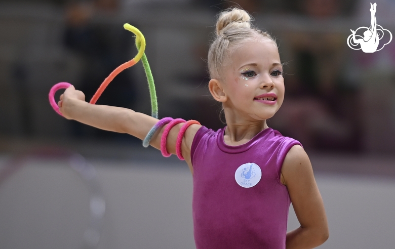 Victoria Leusenko during an exercise with a jump rope at the mAlinka tournament