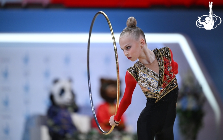 Agniia Kraeva during the hoop exercise