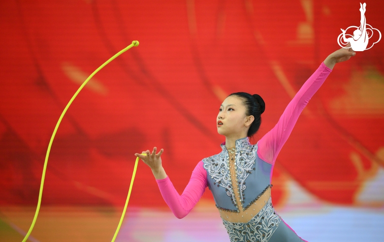 Jia Zeyi during the rope exercise