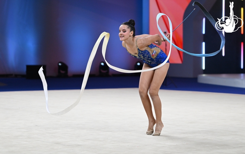 Isabella Rojas during the ribbon exercise