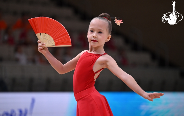 Дошкольница Академии во время новогодней елки