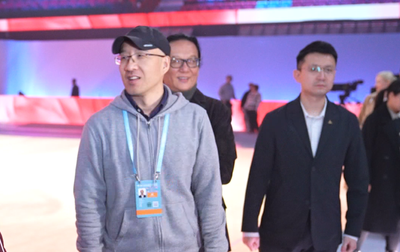 Alina Kabaeva discusses the use of new technology in judging with the tournament's Chinese organizers