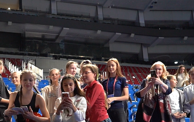 Олимпийская чемпионка Алина Кабаева дала автографы юным гимнасткам и рассказала, как попасть в Академию