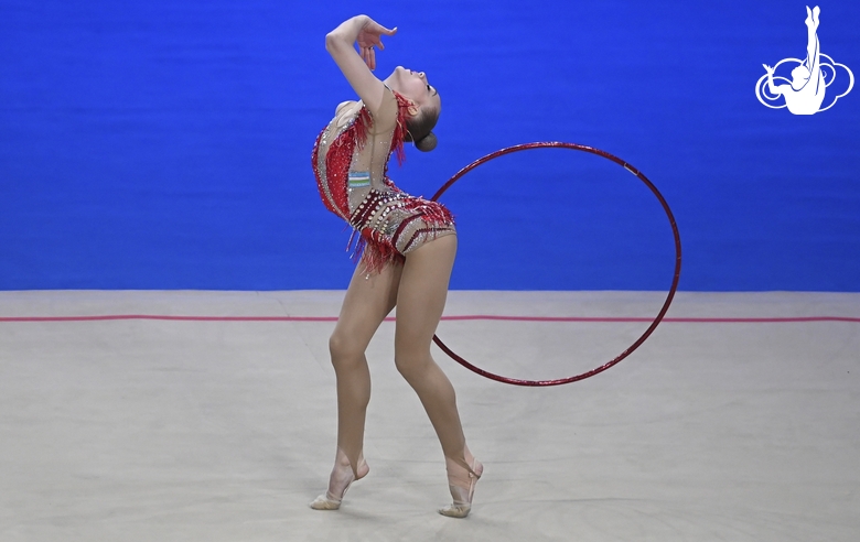 Natalia Usova during an exercise with a hoop