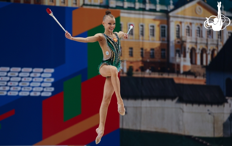 Kristina Voitenko during the exercise with clubs