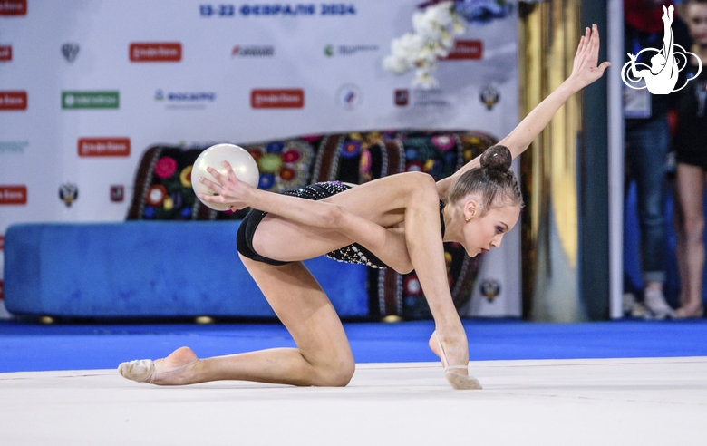 Miroslava Monina during the ball exercise