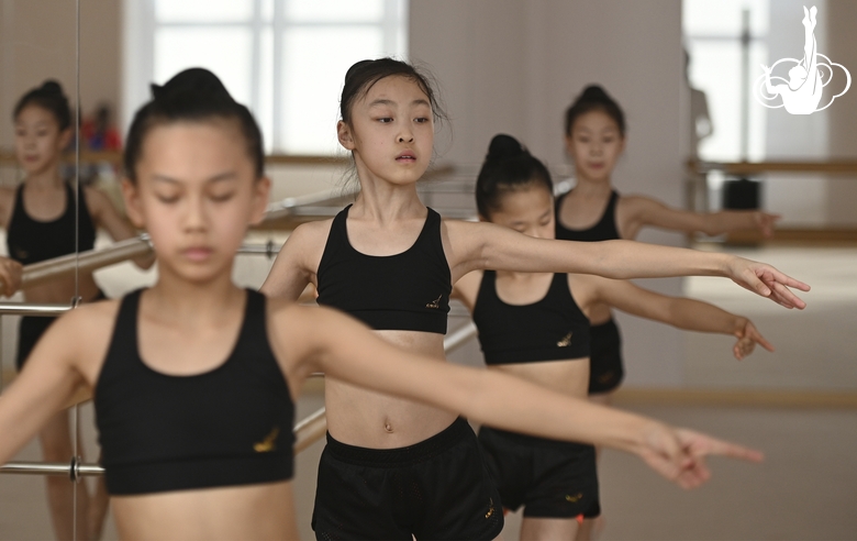 Gymnasts from China practicing choreography