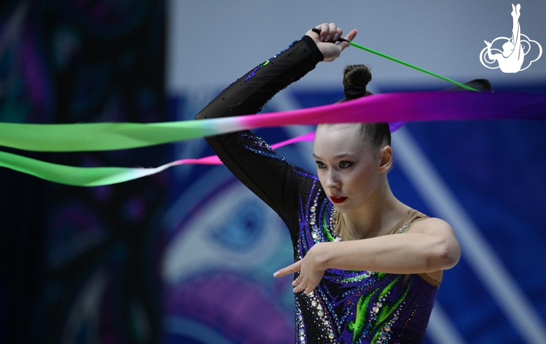 Maya Bijnens during an exercise with ribbon