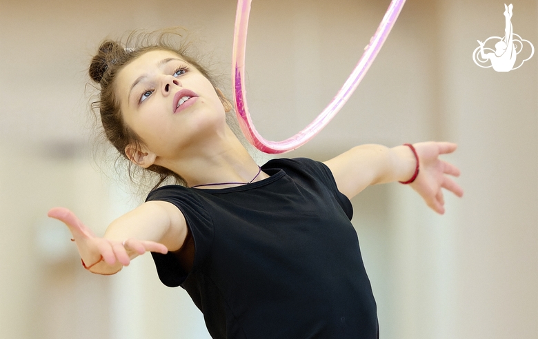 Karolina Tarasova during an exercise with a hoop