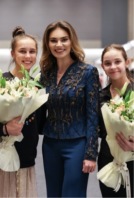 Олимпийская чемпионка Алина Кабаева поздравила победительниц клубного чемпионата мира AEON Cup