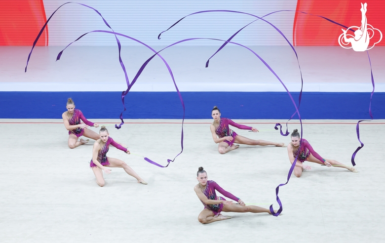 Team of Uzbekistan during the ribbon exercise