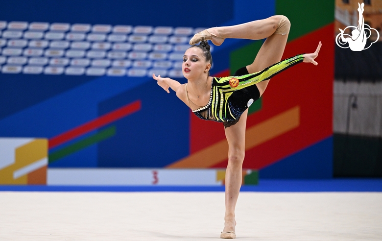 Mariia Borisova during the exercise without object