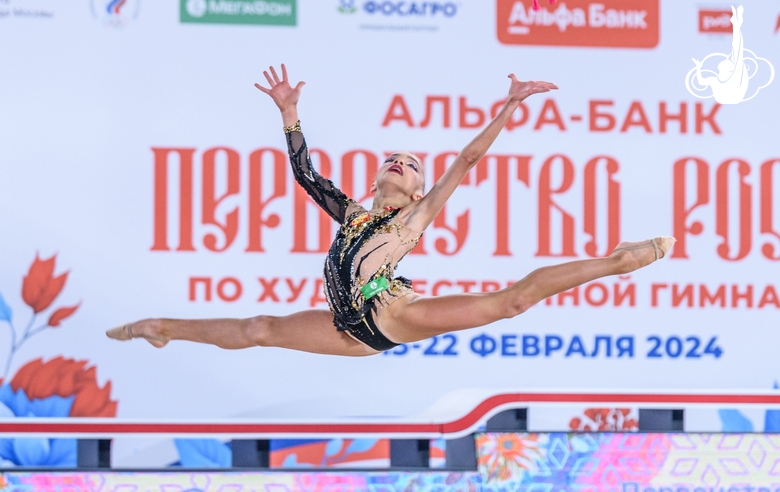 Ksenia Savinova during the exercise