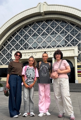 Ксения Савинова и Яна Заикина побывали на Алайском базаре в Ташкенте