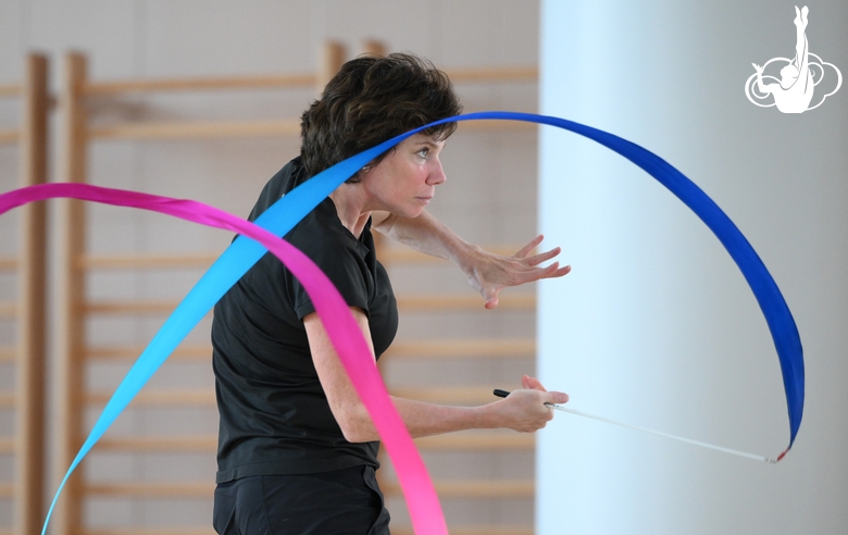 Choreographer Irina Zenovka during the training session in the Academy