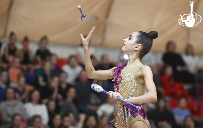 Anna Vakulenko during an exercise with clubs