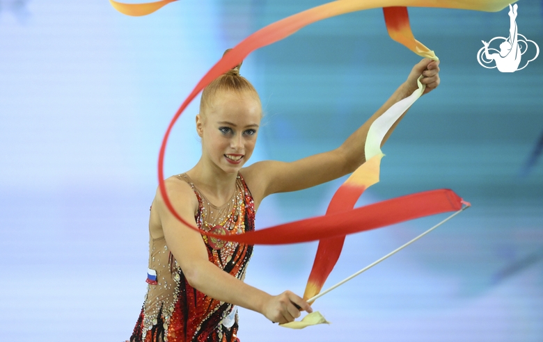 Olga Chernykh during the ribbon exercise