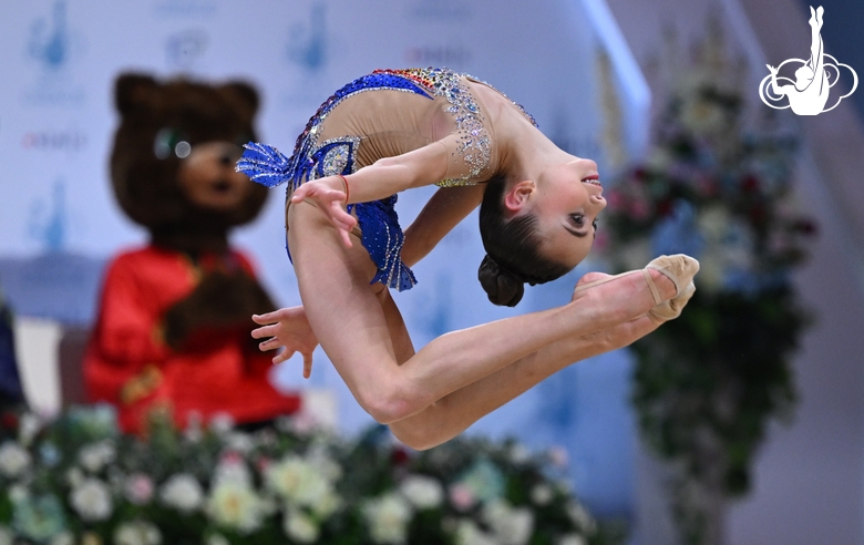 Alesya Naifonova during the ball exercise