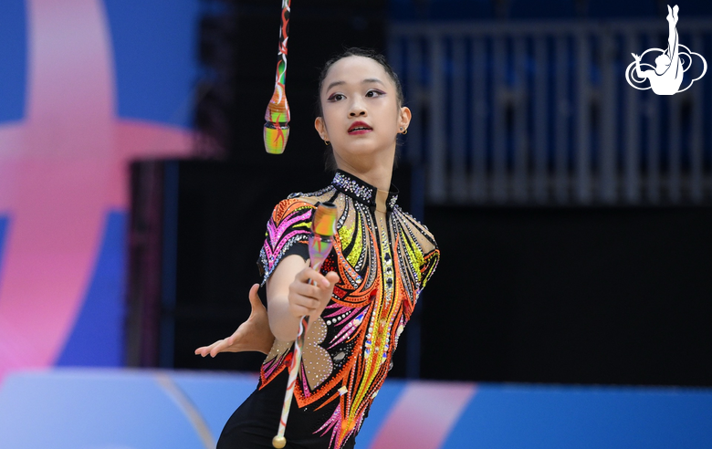 Sitanan Ekbunnasing during an exercise with clubs