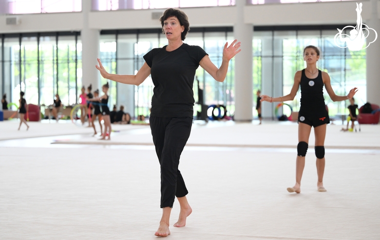 Choreographer Irina Zenovka and Karolina Tarasova during the training session