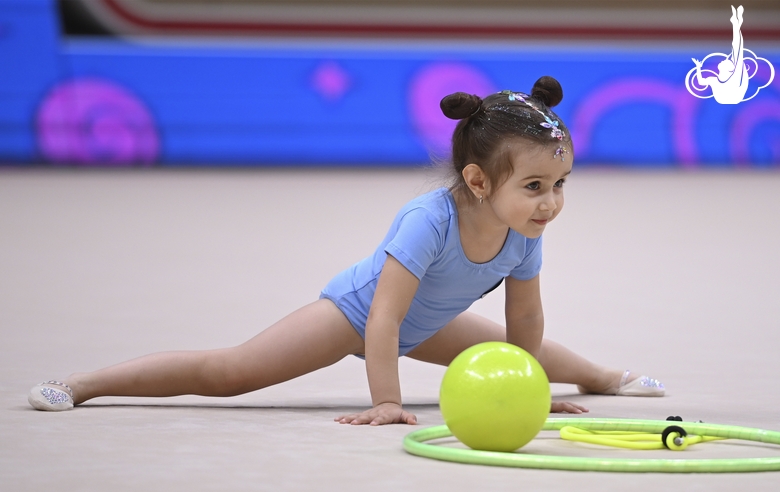 Young gymnast at the mAlinka tournament