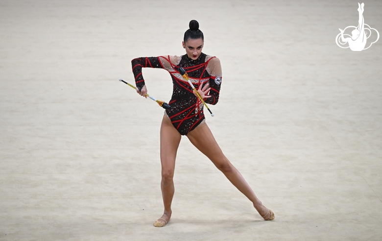 Alina Harnasko during the exercise with clubs