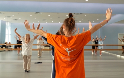 Dances in the training camp of group exercise gymnasts in the Academy