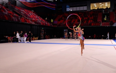 Alina Kabaeva sets Ksenia Savinova up before the performance