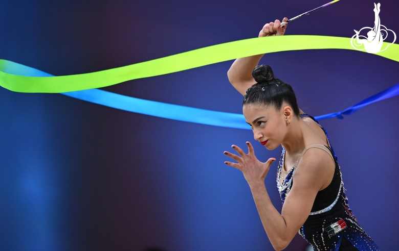 Marina Malpica during the ribbon exercise