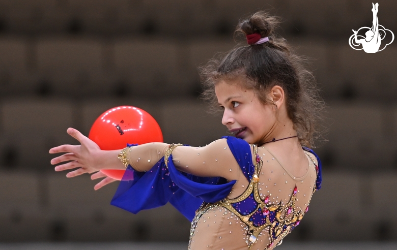 Karolina Tarasova during an exercise with a ball at an assessment training session