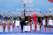 Участницы соревнований на церемонии награждения
