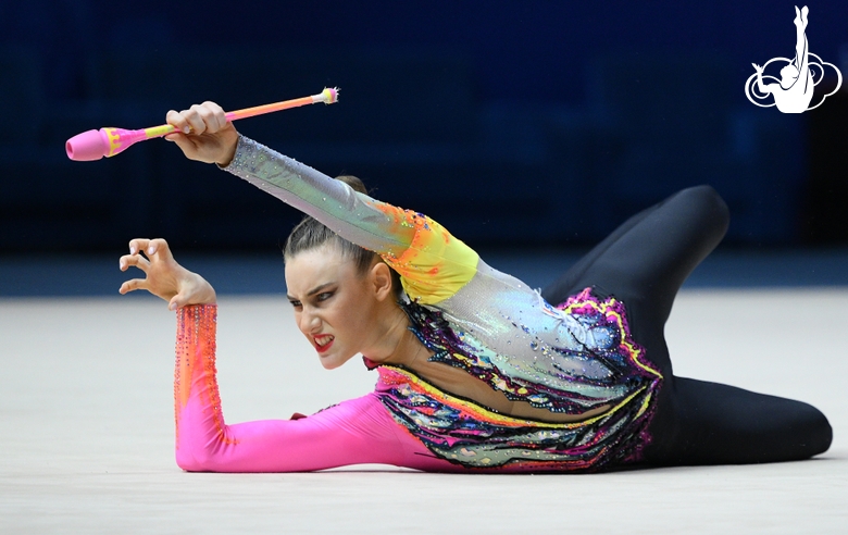 Darja Varfolomeev during an exercise with clubs