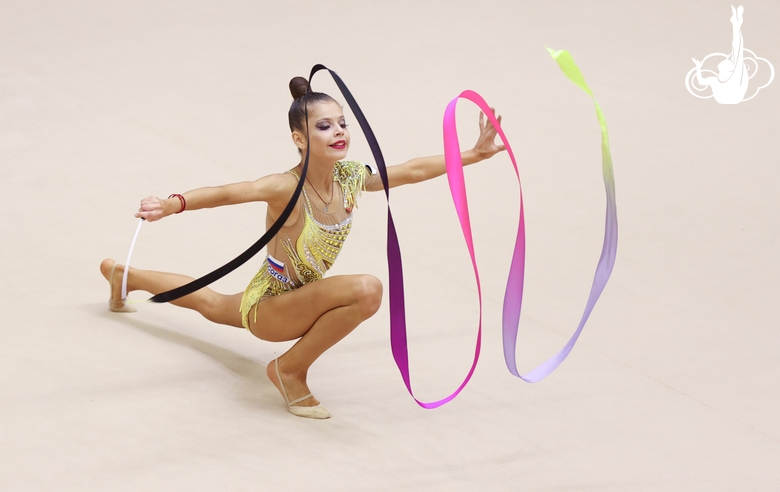 Karolina Tarasova during an exercise with a ribbon