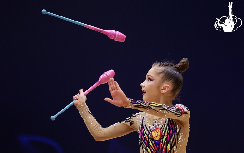 Ksenia Savinova during an exercise with clubs