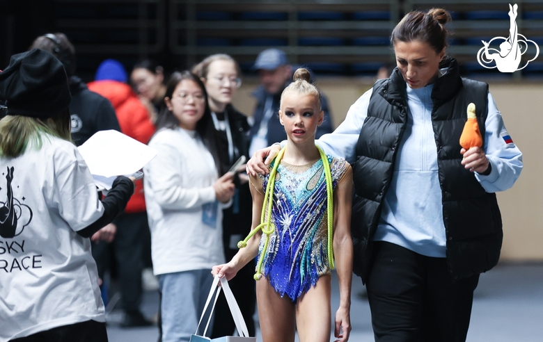 Kristina Voitenko with coach Irina Dzyuba before the start of the tournament