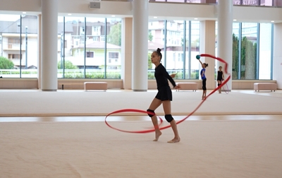 Alina Kabaeva shares with Mariia Borisova the secret of expressive hand movements