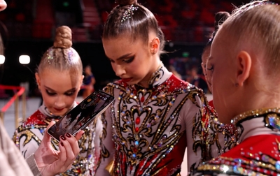 Alina Kabaeva helps the Academy group gymnasts get ready for their performance with clubs